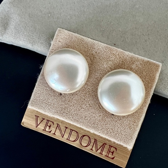 Vendome White Pearl Earrings - Picture 3 of 6
